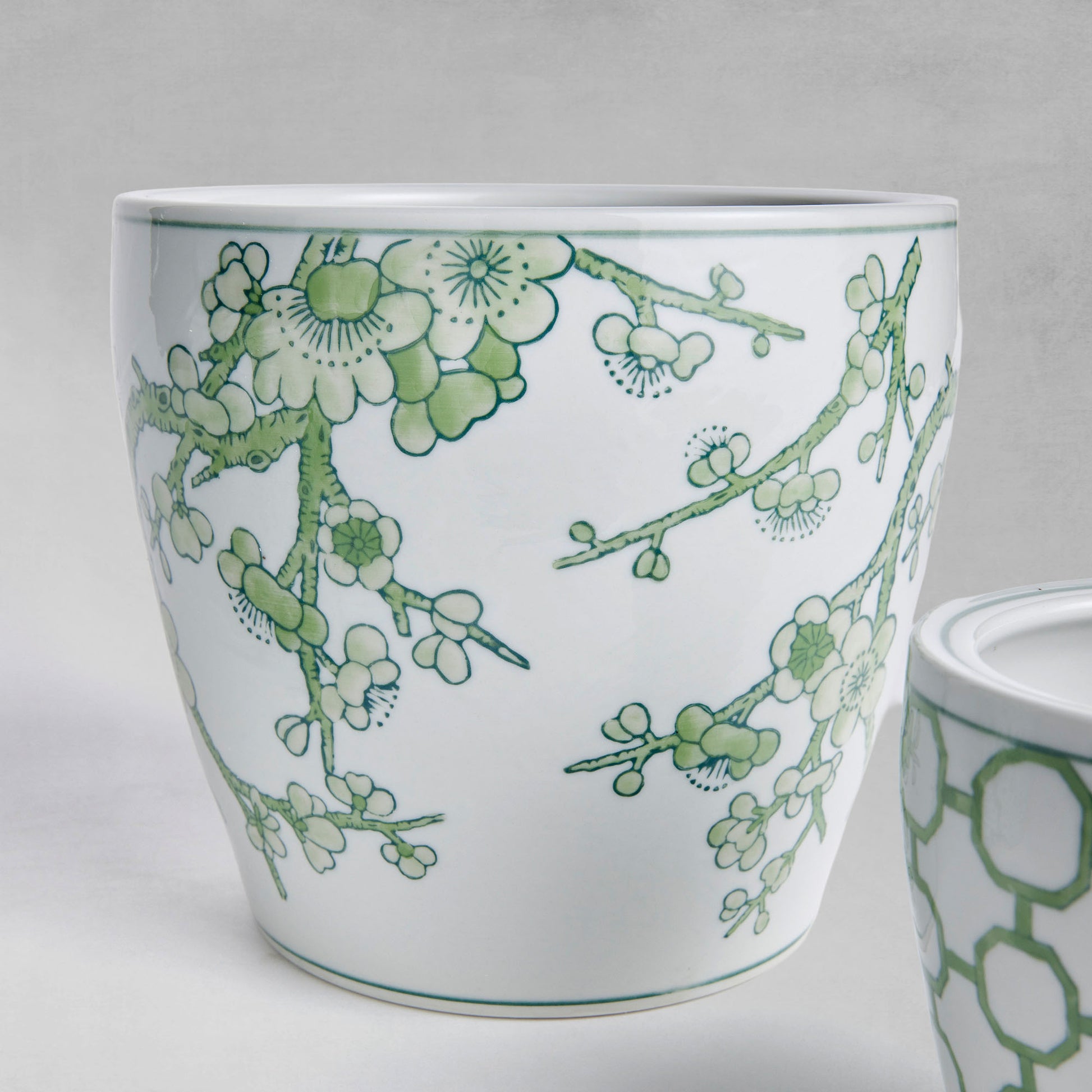 Chinoiserie green ceramic flower pots (set of 3) - stylish home accent (Image3).