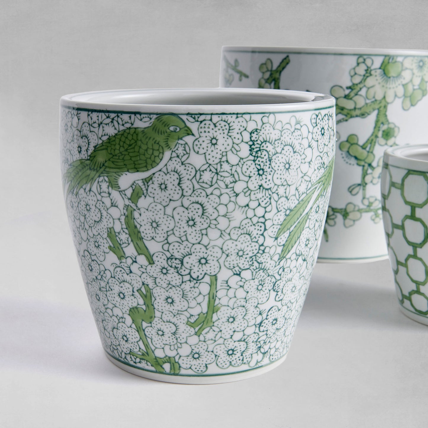Chinoiserie green ceramic flower pots (set of 3) - stylish home accent (Image4).