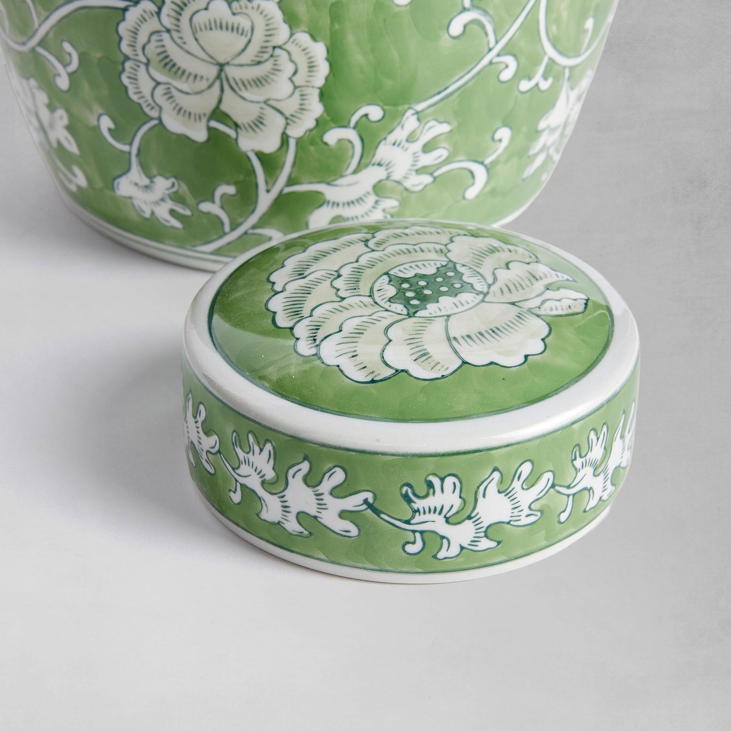Chinoiserie green ceramic lidded jar - stylish home accent (Image2).