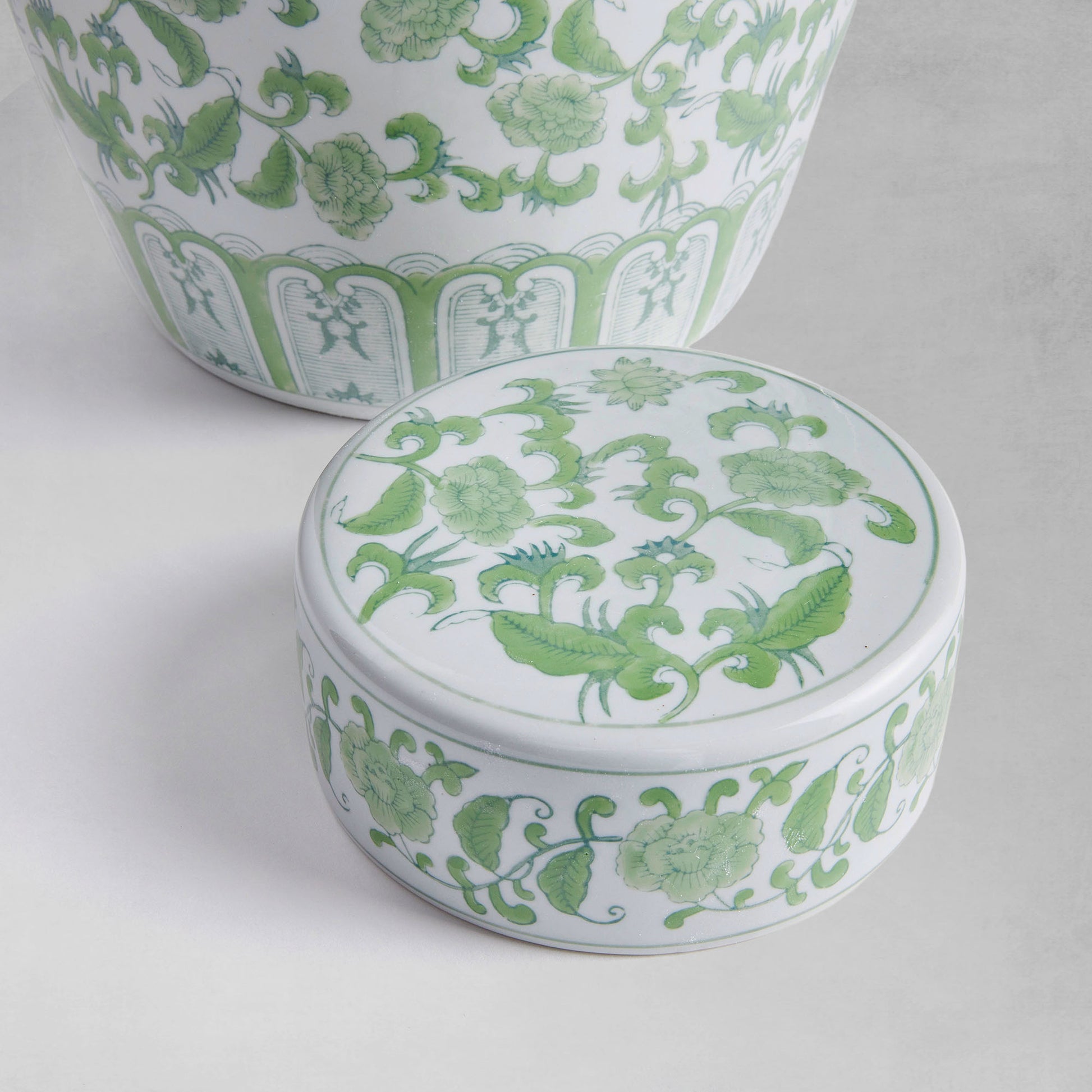 Chinoiserie green ceramic lidded jar - stylish home accent (Image2).
