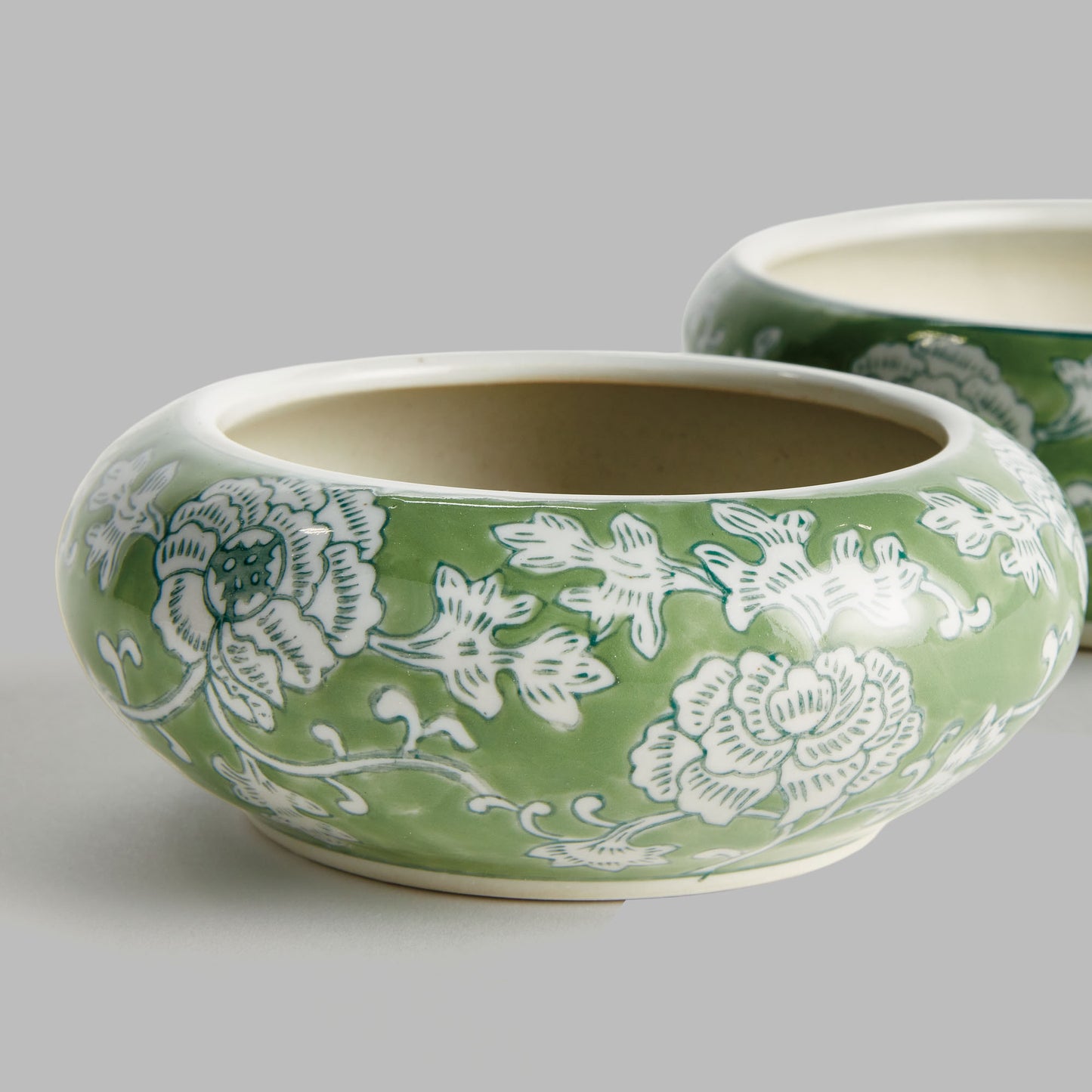 Chinoiserie green ceramic low pots (set of 2) - stylish home accent (Image2).