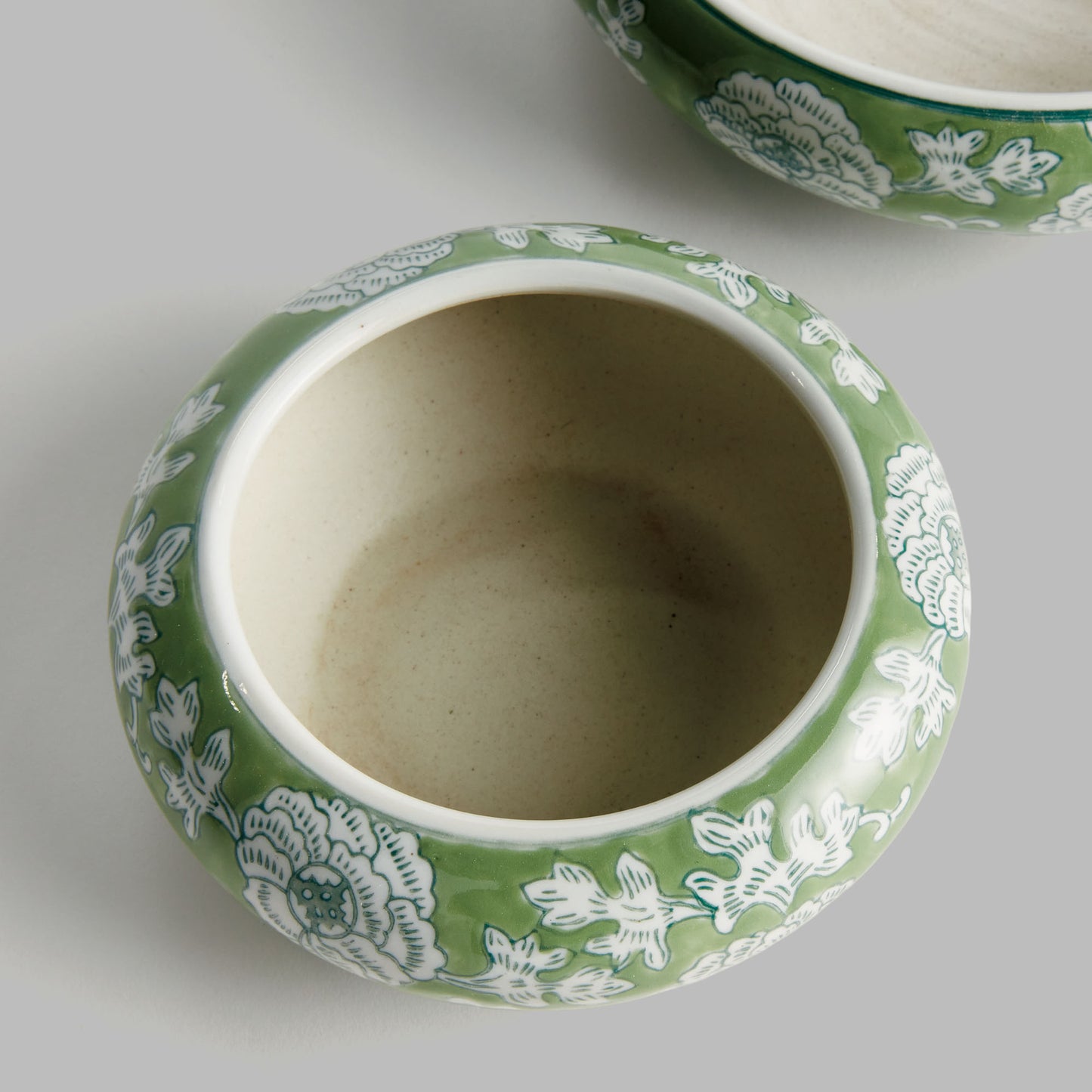 Chinoiserie green ceramic low pots (set of 2) - stylish home accent (Image3).