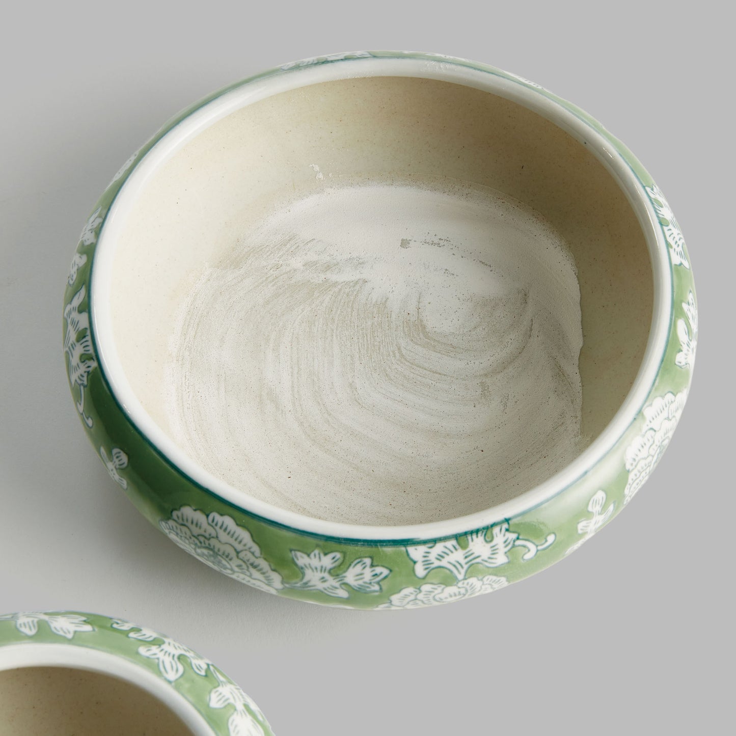 Chinoiserie green ceramic low pots (set of 2) - stylish home accent (Image4).