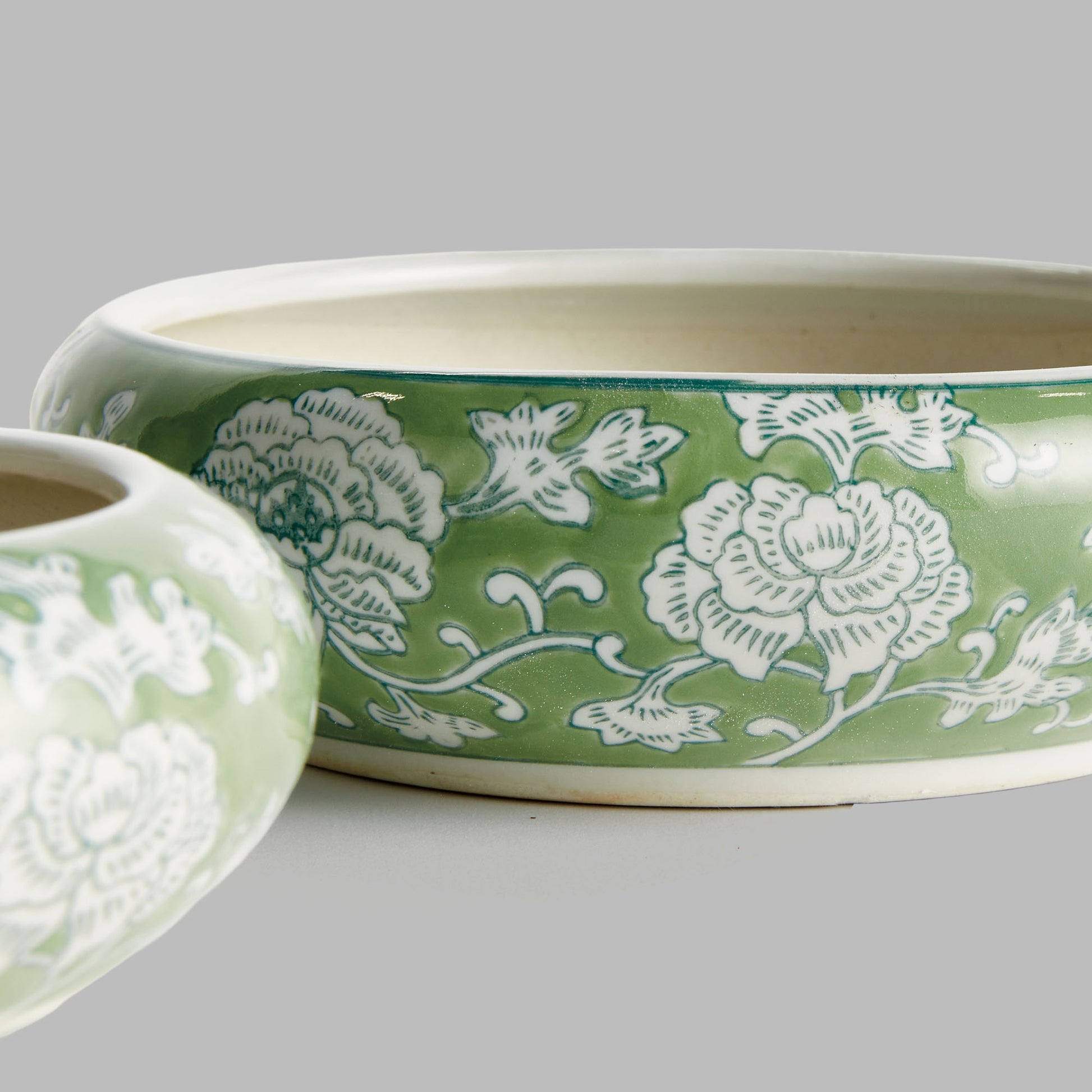 Chinoiserie green ceramic low pots (set of 2) - stylish home accent (Image5).