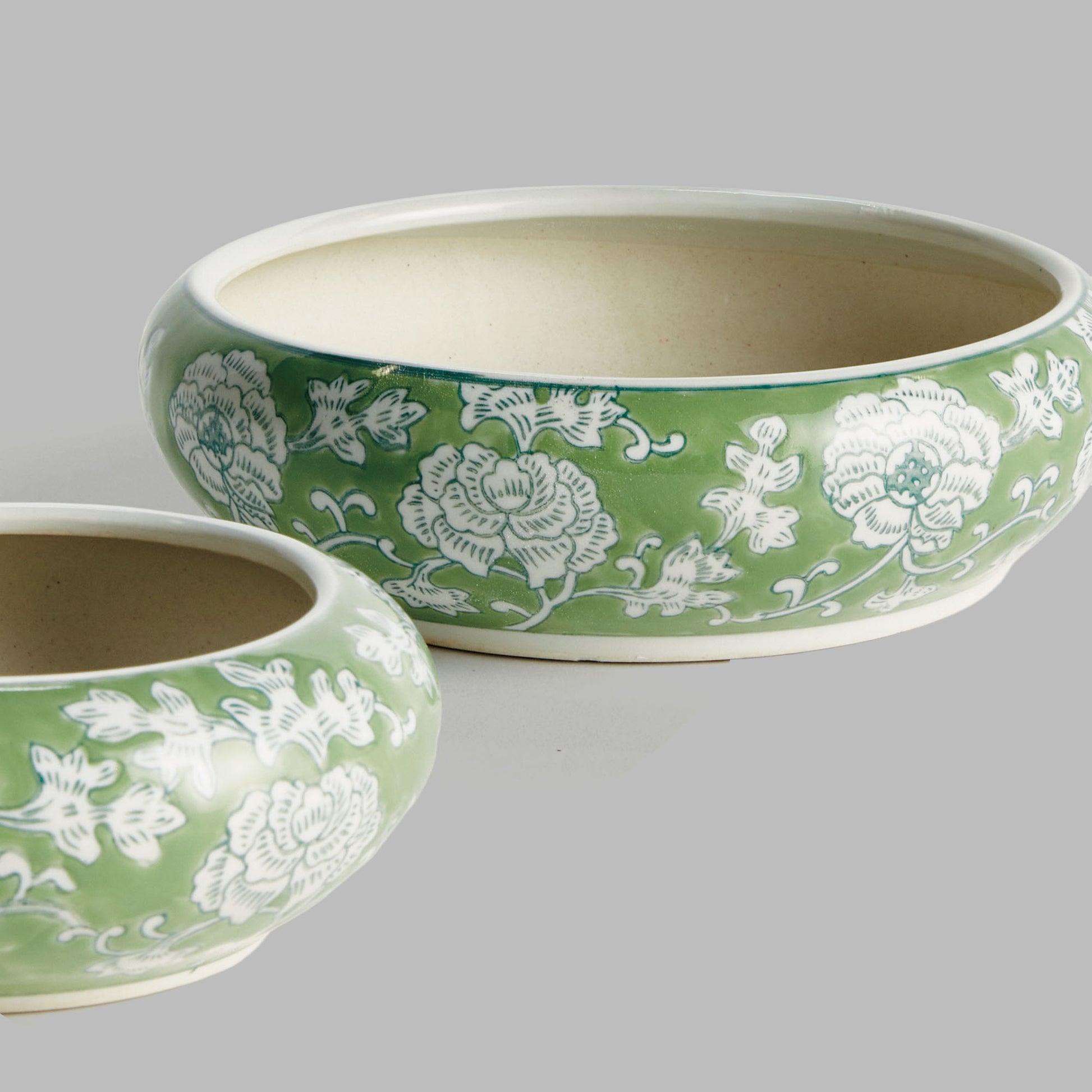Chinoiserie green ceramic low pots (set of 2) - stylish home accent (Image6).