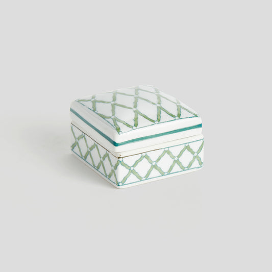 Chinoiserie green porcelain lidded boxes (set of 3) - stylish home accent (Image2).
