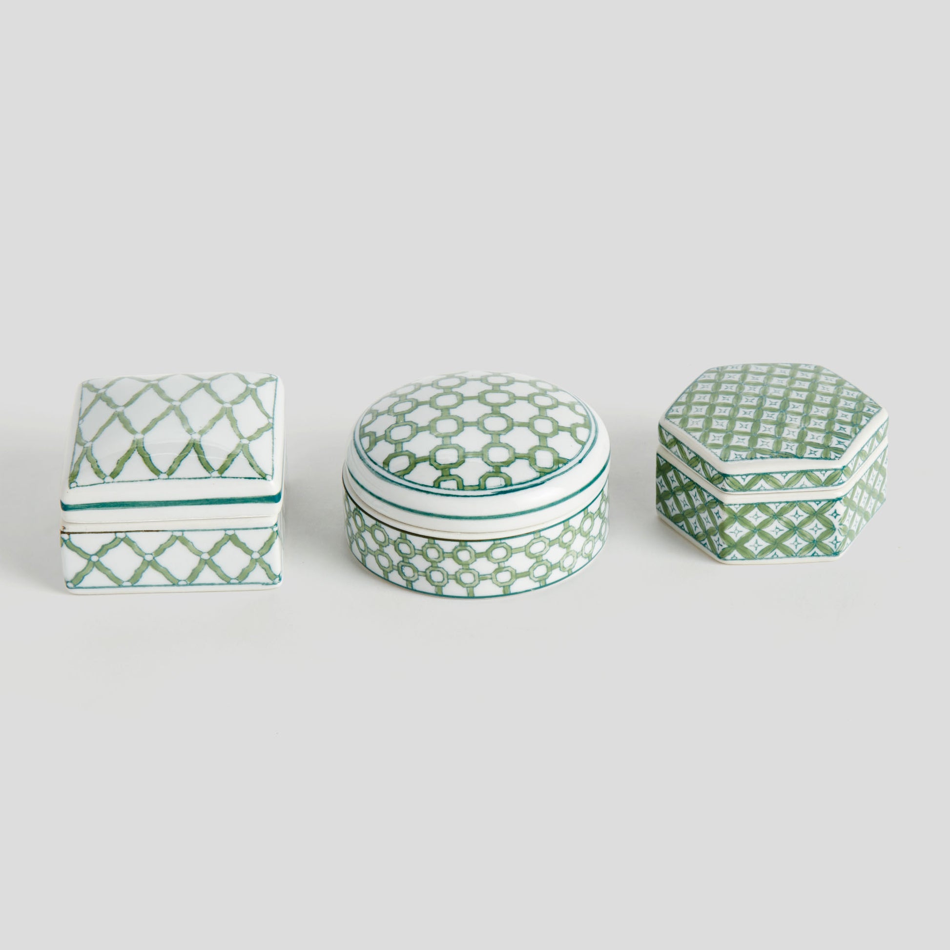 Chinoiserie green porcelain lidded boxes (set of 3) - stylish home accent (Image5).