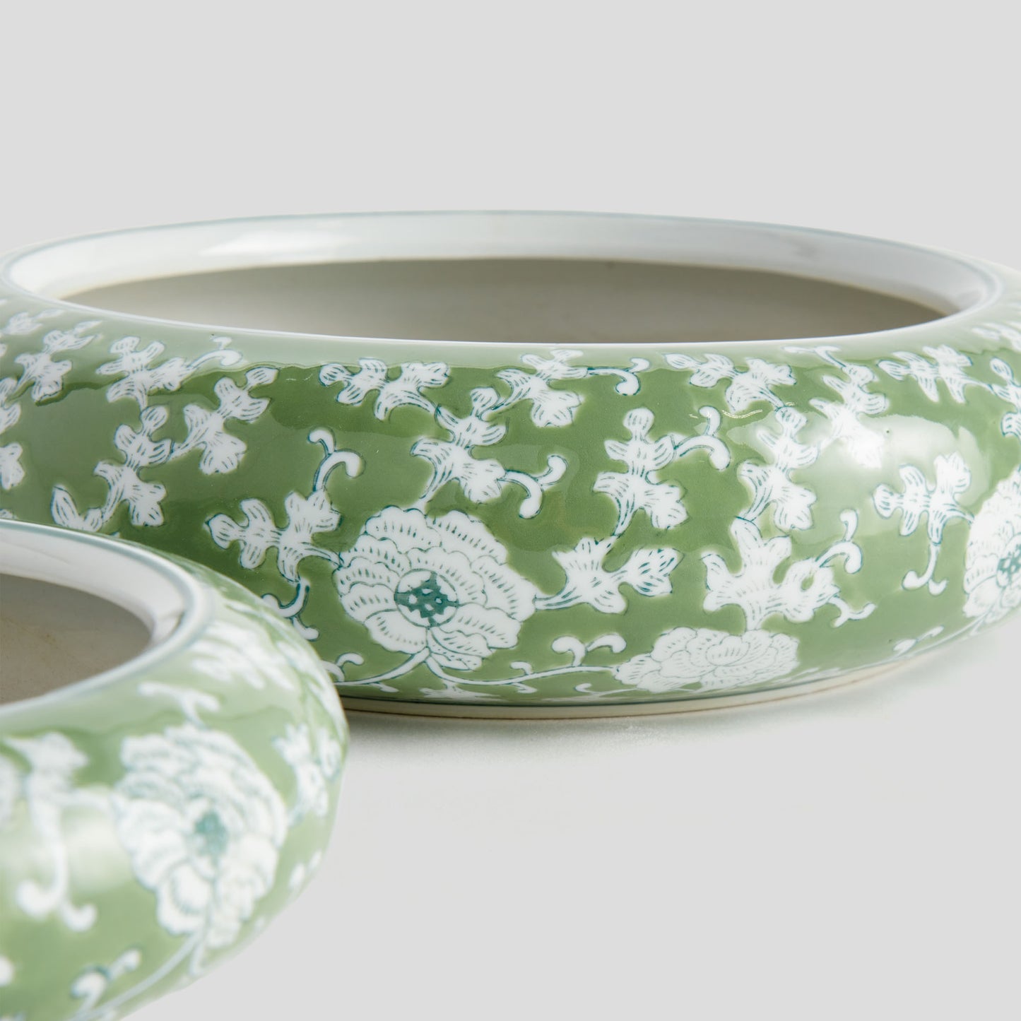 Chinoiserie green porcelain low pots (set of 2) - stylish home accent (Image4).