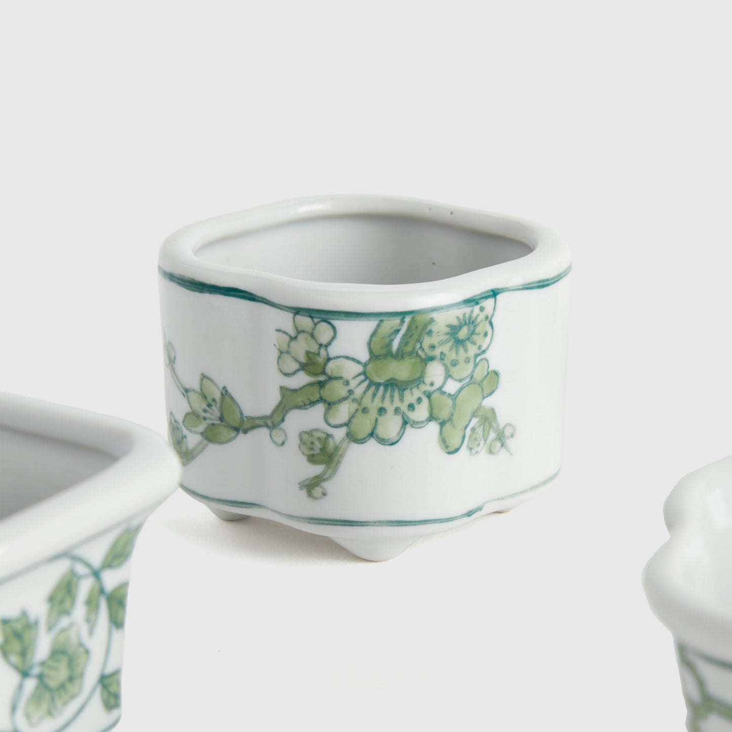 Chinoiserie green porcelain mini pots (set of 4) - stylish home accent (Image4).