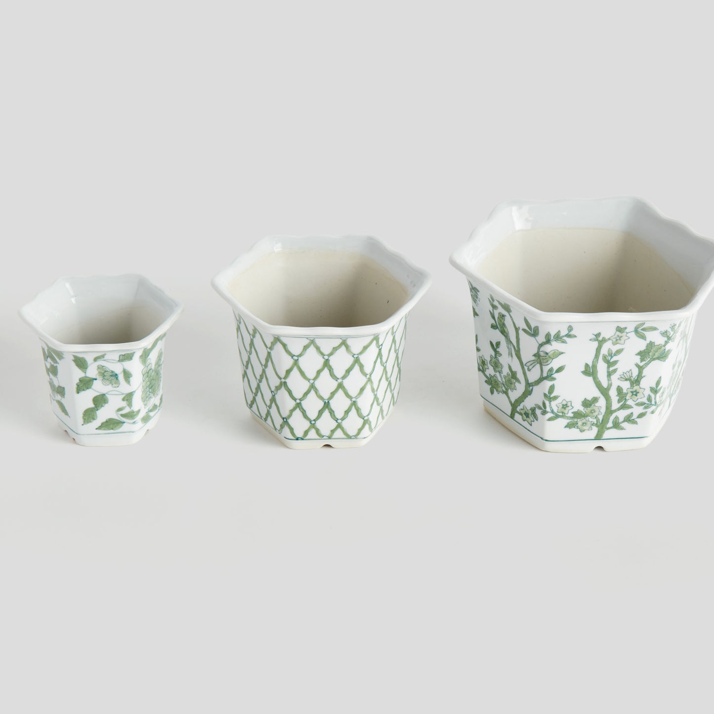 Chinoiserie green porcelain pots (set of 3) - stylish home accent (Image2).
