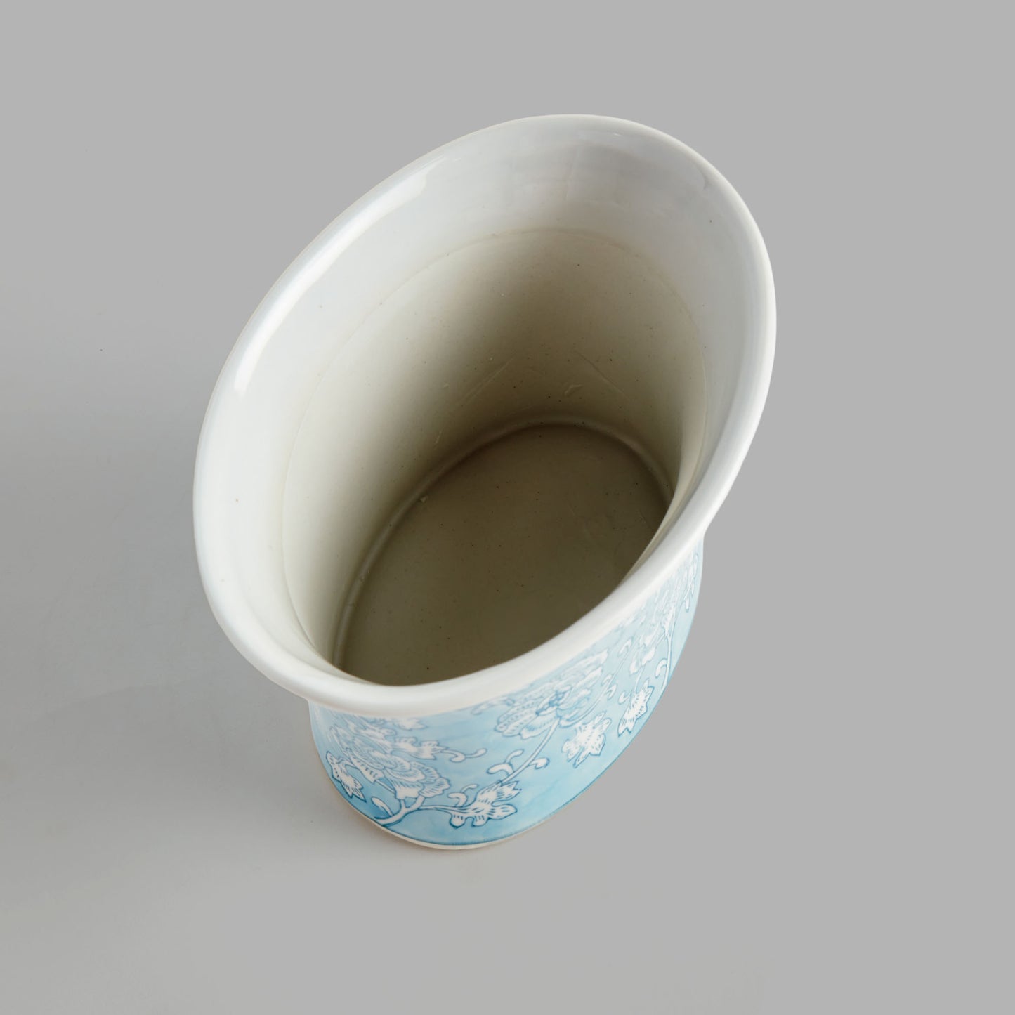 Chinoiserie light blue hand-painted porcelain small cachepot - stylish home accent (Image2).