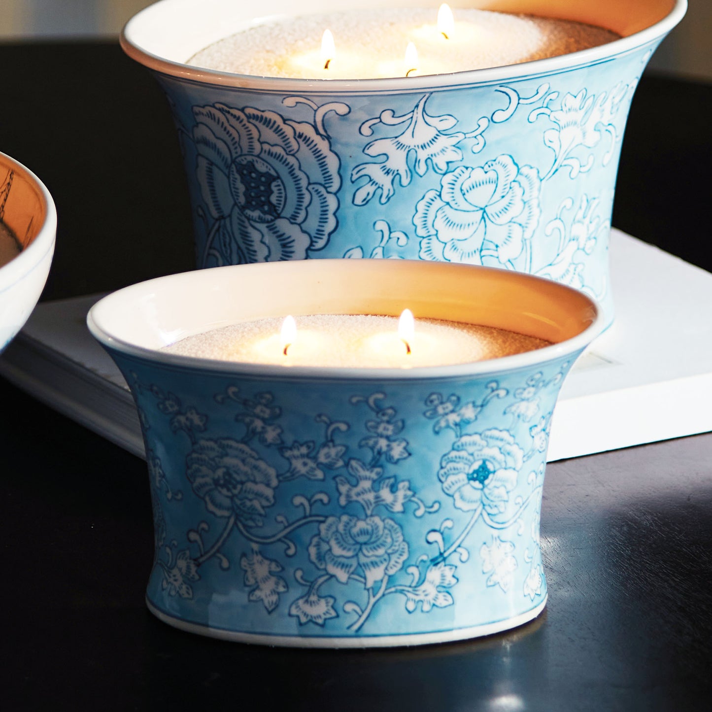 Chinoiserie light blue hand-painted porcelain small cachepot - stylish home accent (Image4).