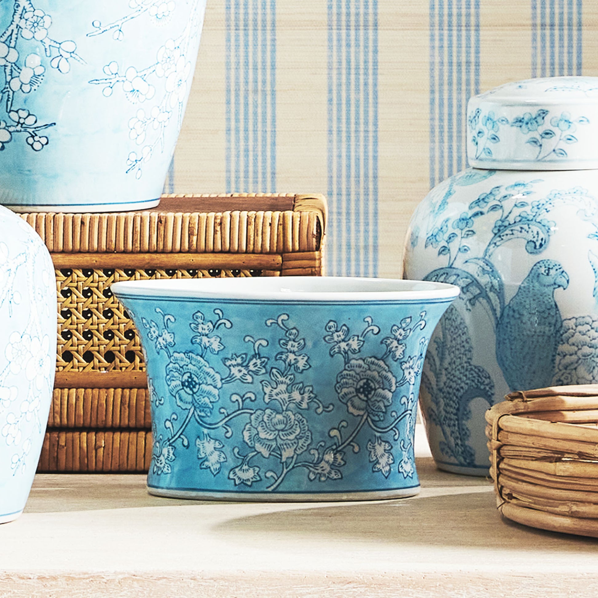 Chinoiserie light blue hand-painted porcelain small cachepot - stylish home accent (Image5).