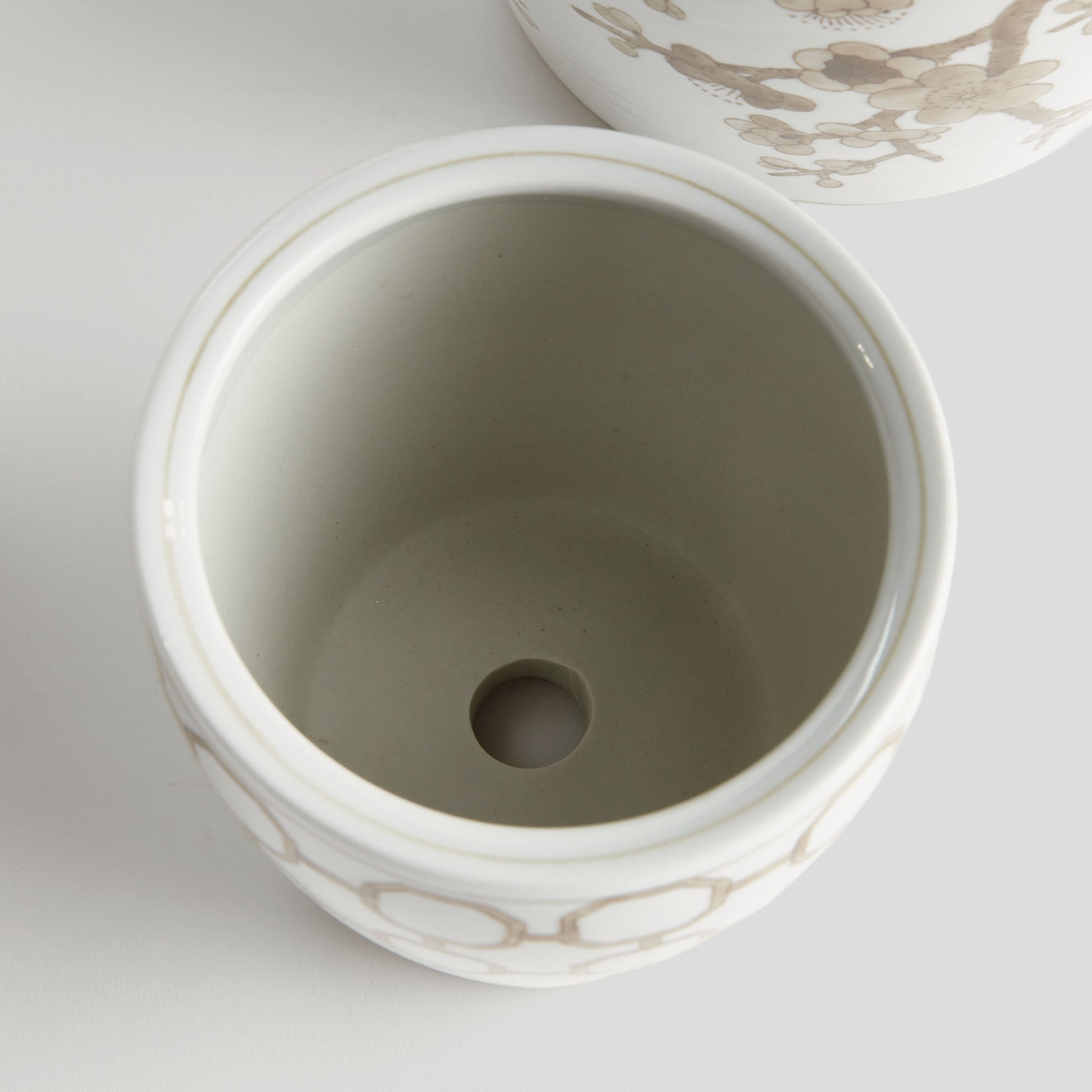 Chinoiserie taupe ceramic flower pots (set of 3) - stylish home accent (Image6).