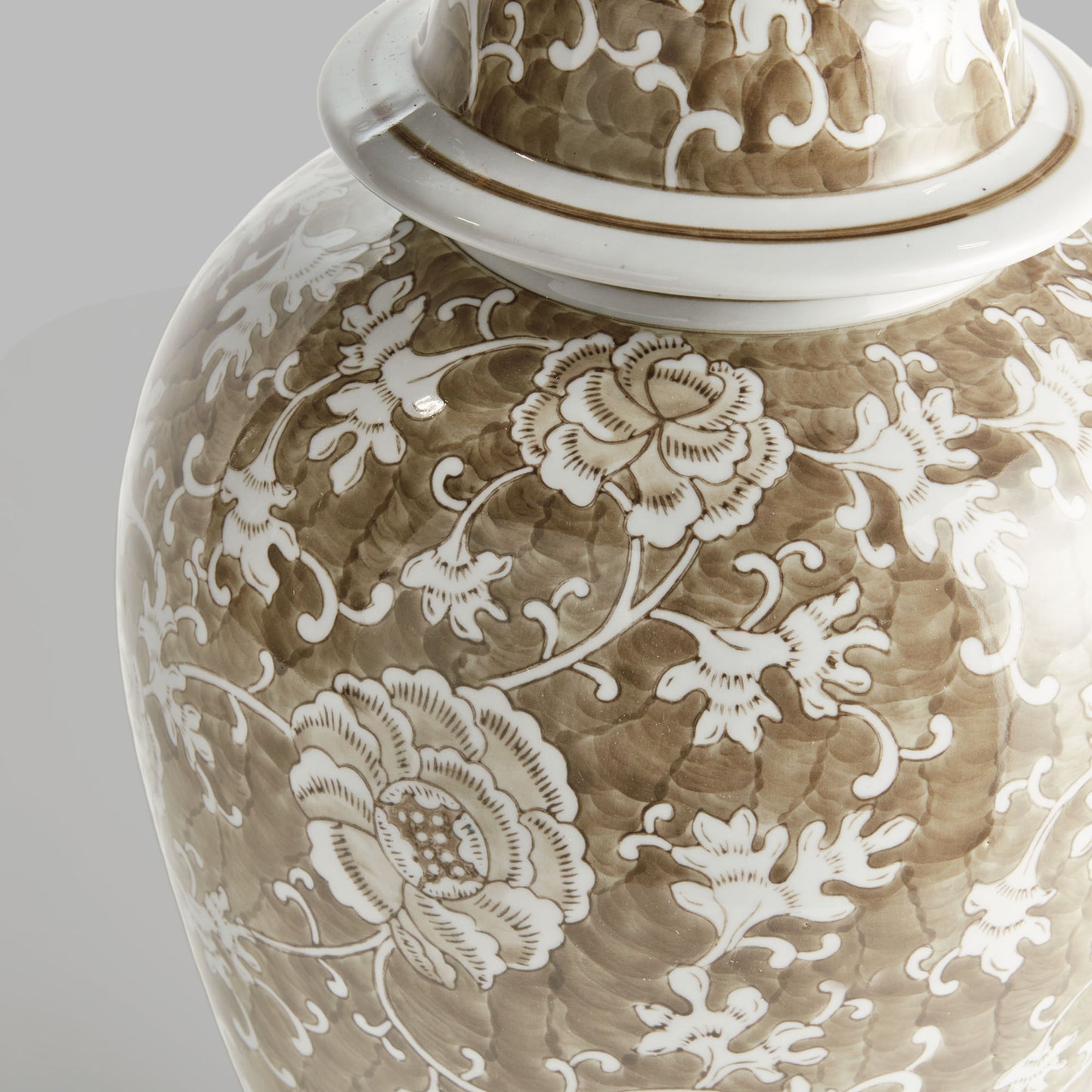 Chinoiserie taupe ceramic lidded ginger jar - stylish home accent (Image3).