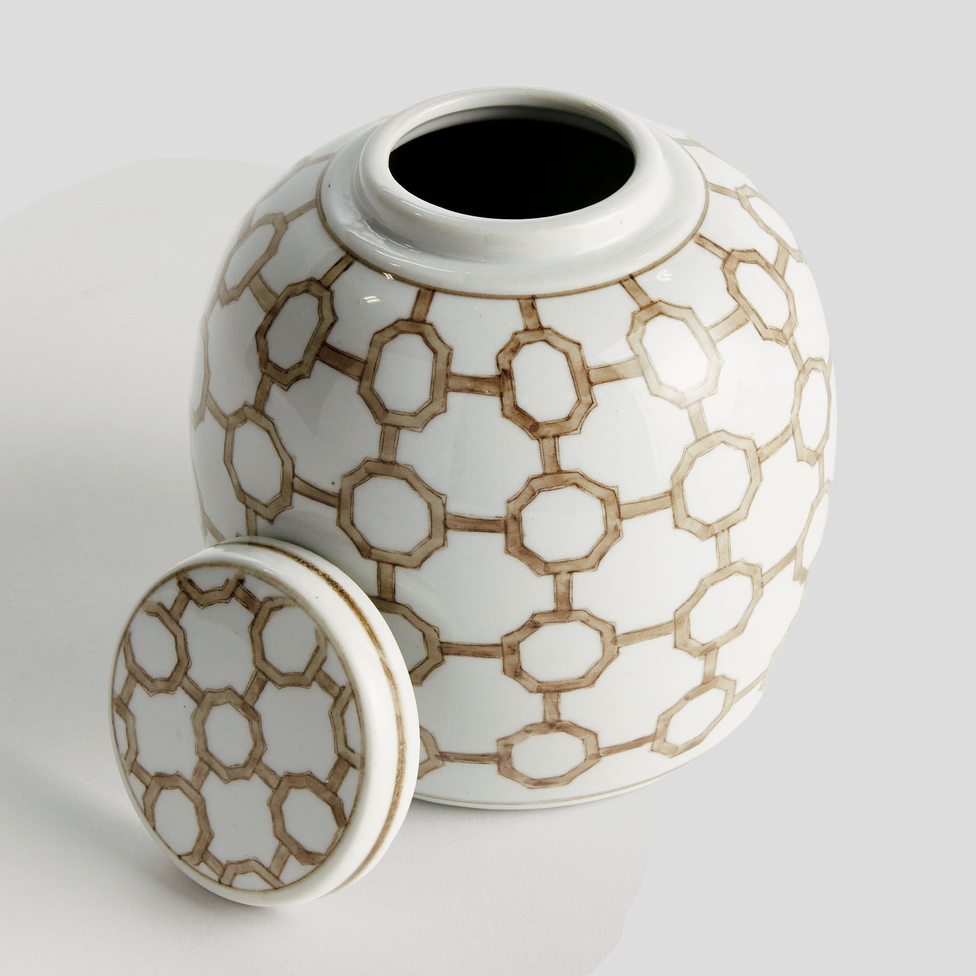 Chinoiserie taupe ceramic lidded jar - stylish home accent (Image4).