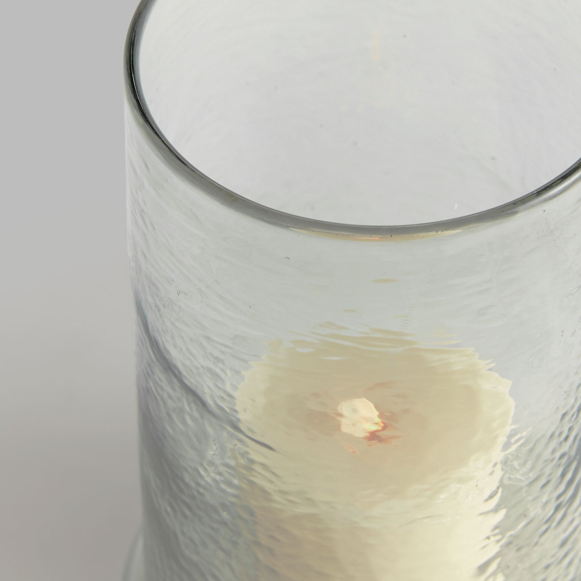 Clear hammered glass medium hurricane - stylish home accent (Image3).
