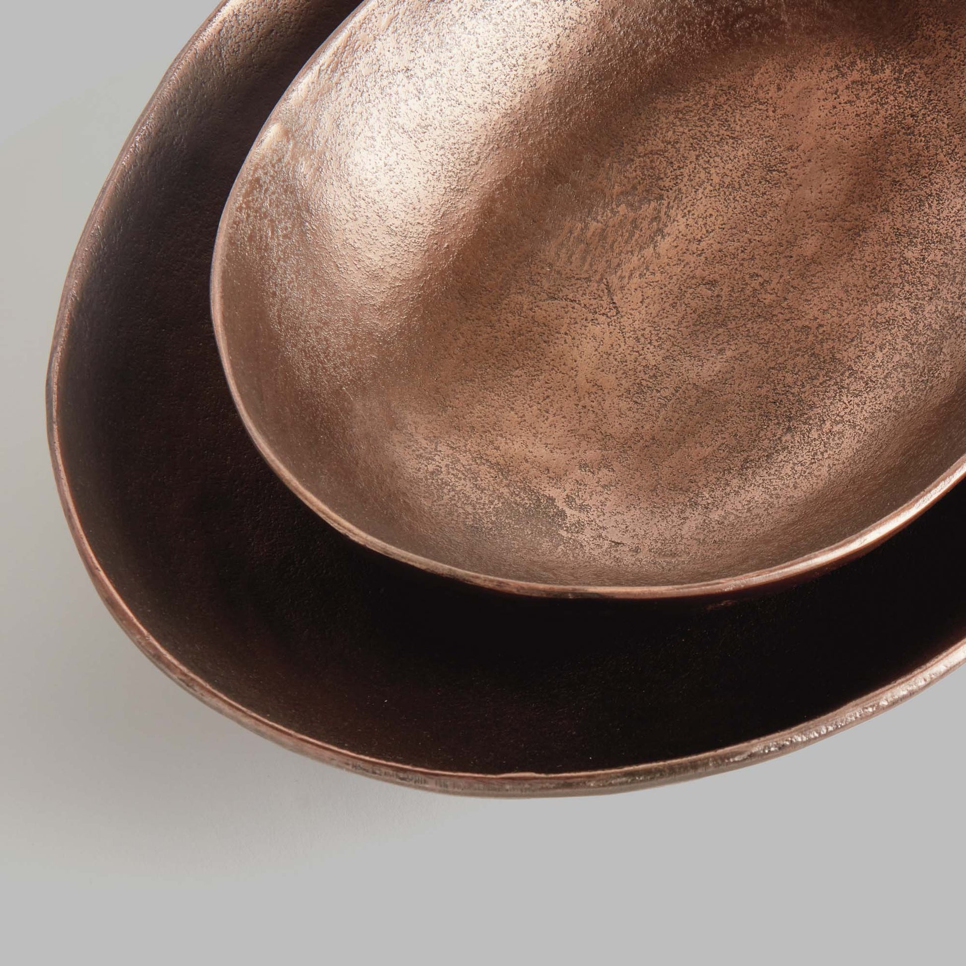Copper textured oval decorative bowls (set of 2) - stylish home accent (Image3).
