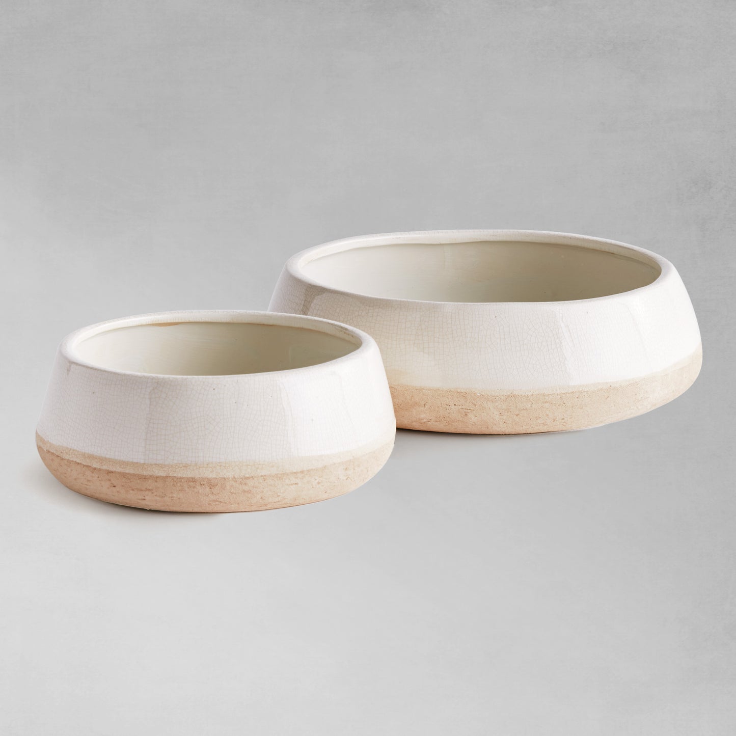 Crackle glaze terracotta bowl set with gray background.