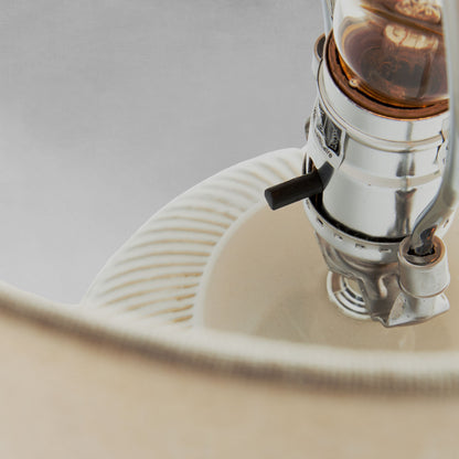 Cream hatch mark ceramic lamp - stylish home accent (Image2).