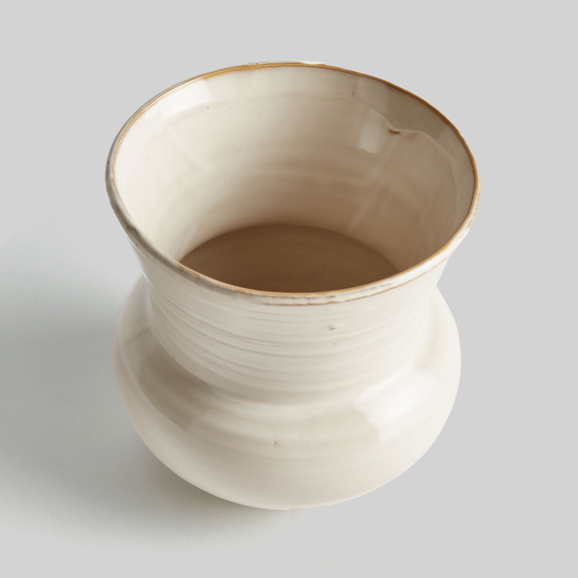 Cream stoneware medium 6.5 inch pot - stylish home accent (Image3).