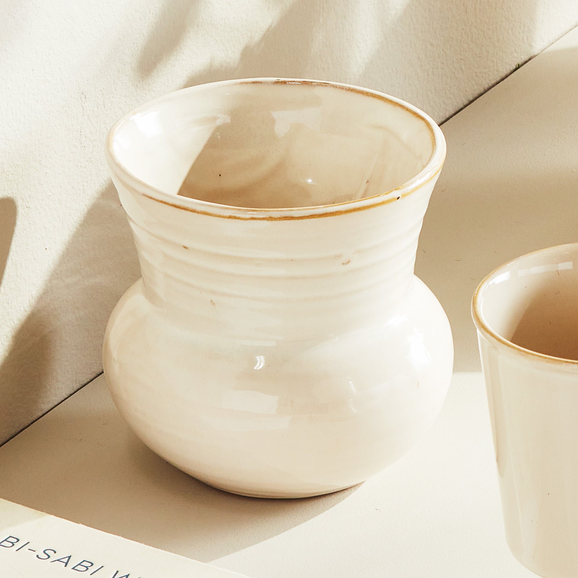 Cream stoneware small 5.5 inch pot - stylish home accent (Image7).