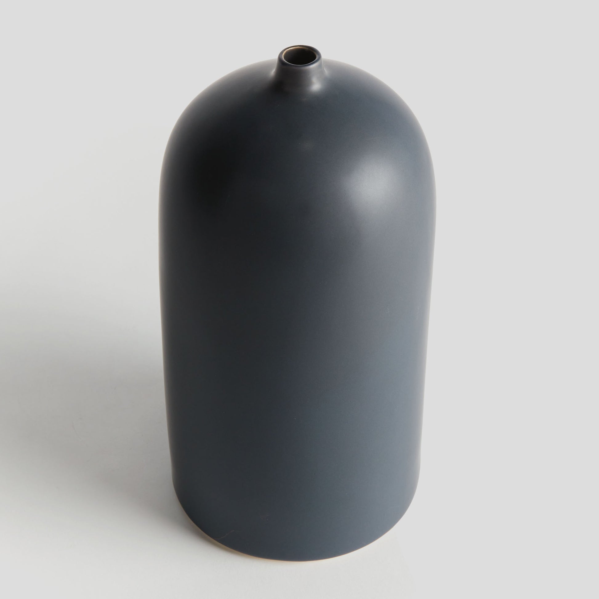 Dark blue ceramic medium vase - stylish home accent (Image2).
