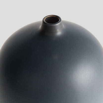 Dark blue ceramic medium vase - stylish home accent (Image3).