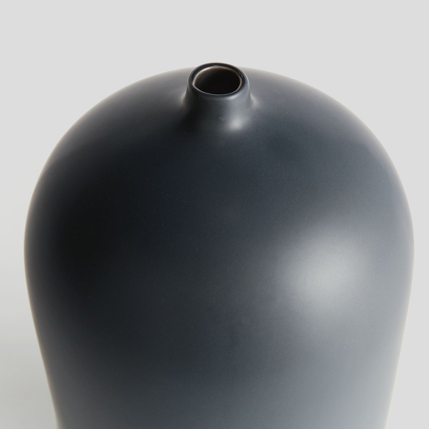 Dark navy ceramic large vase - stylish home accent (Image3).