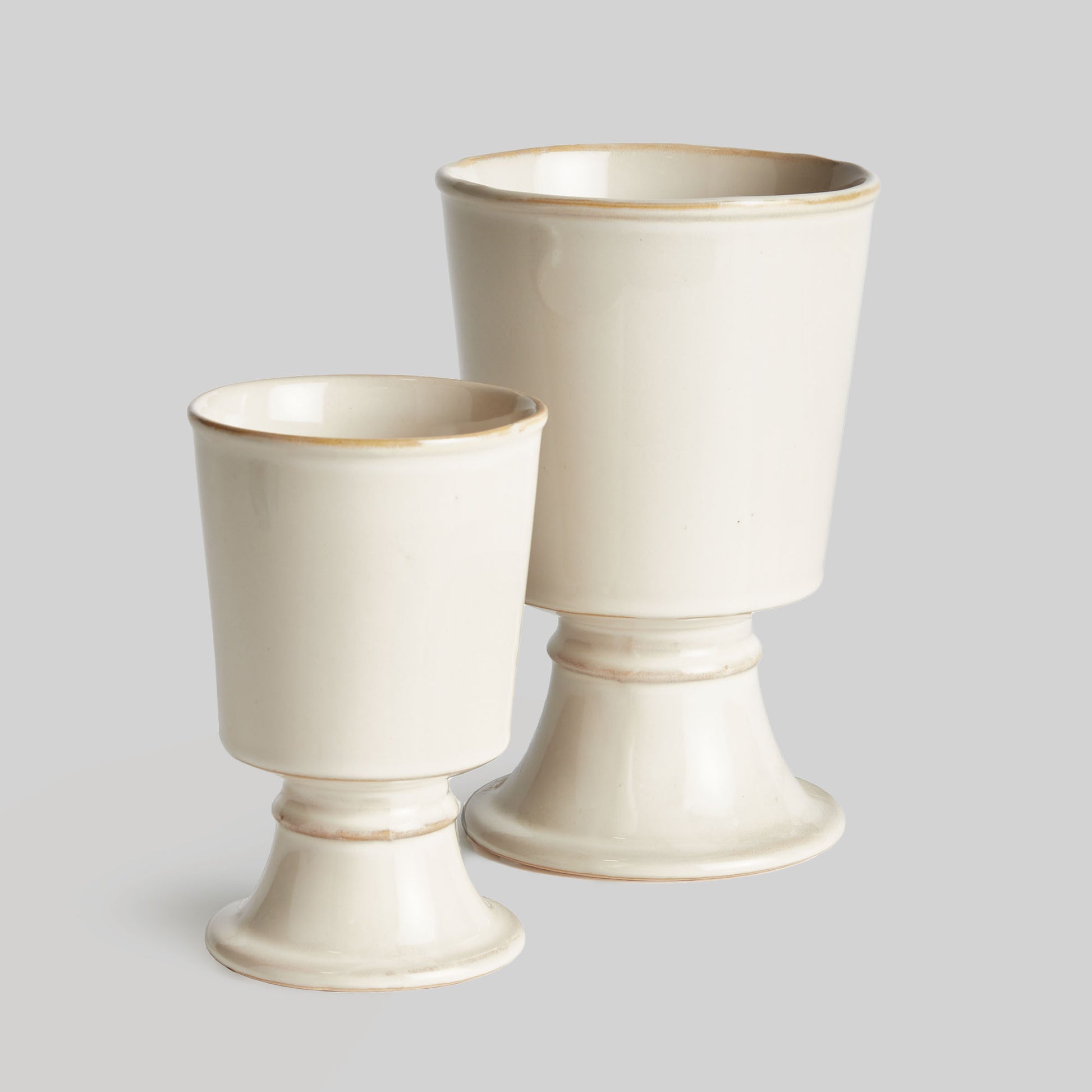 Footed stoneware cream cachepots (set of 2) - stylish home accent (Image1).