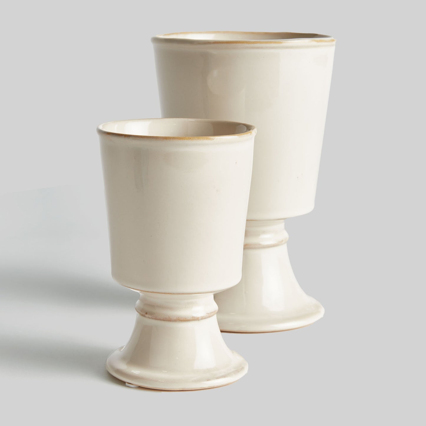 Footed stoneware cream cachepots (set of 2) - stylish home accent (Image3).