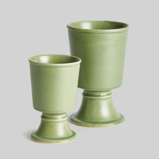 Footed stoneware green cachepots (set of 2) - stylish home accent (Image1).