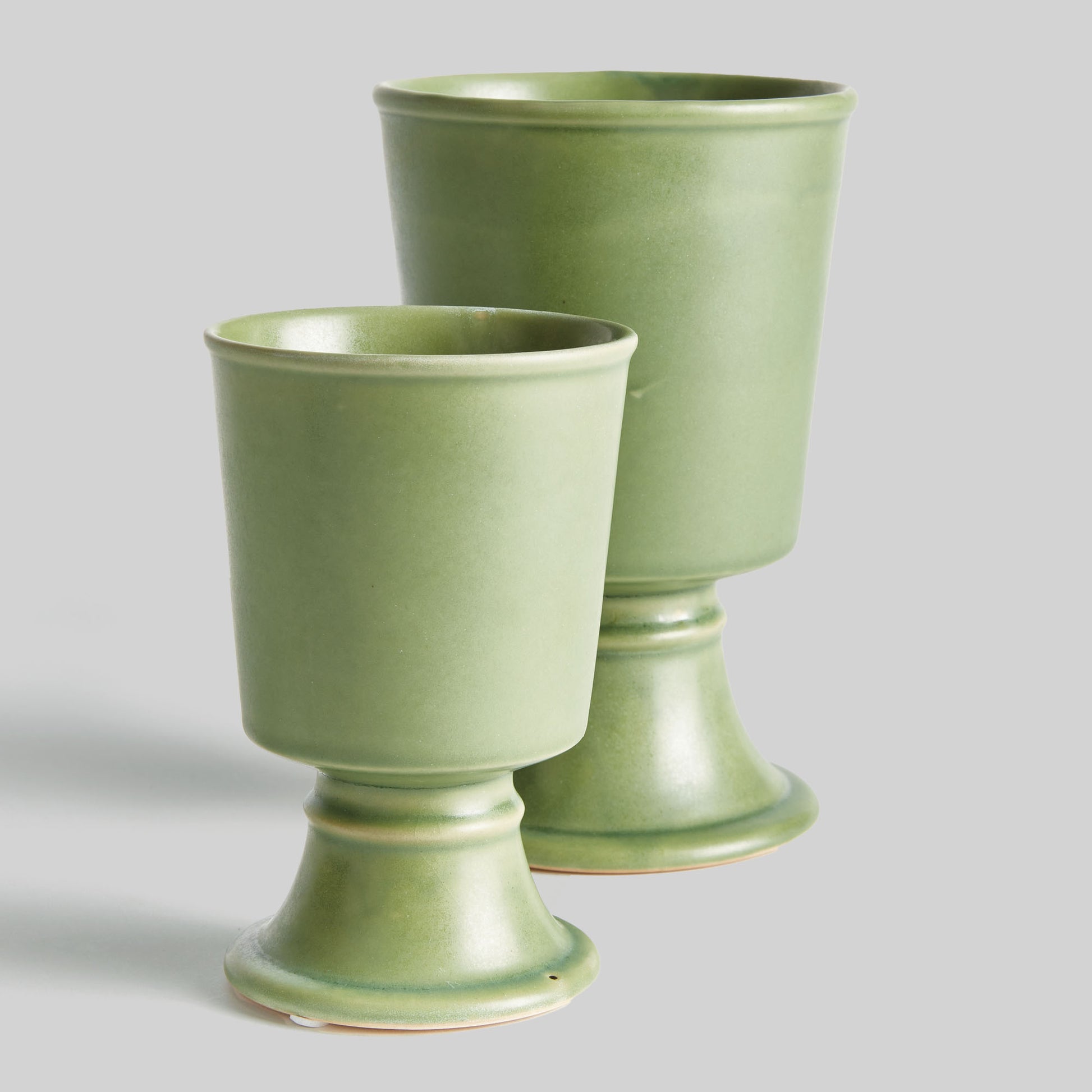 Footed stoneware green cachepots (set of 2) - stylish home accent (Image3).