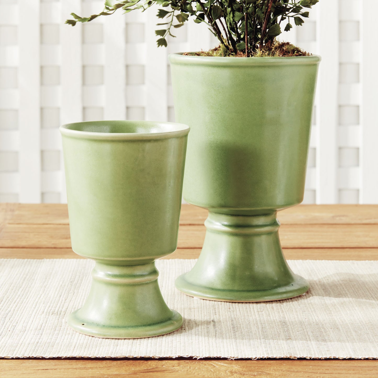 Footed stoneware green cachepots (set of 2) - stylish home accent (Image5).