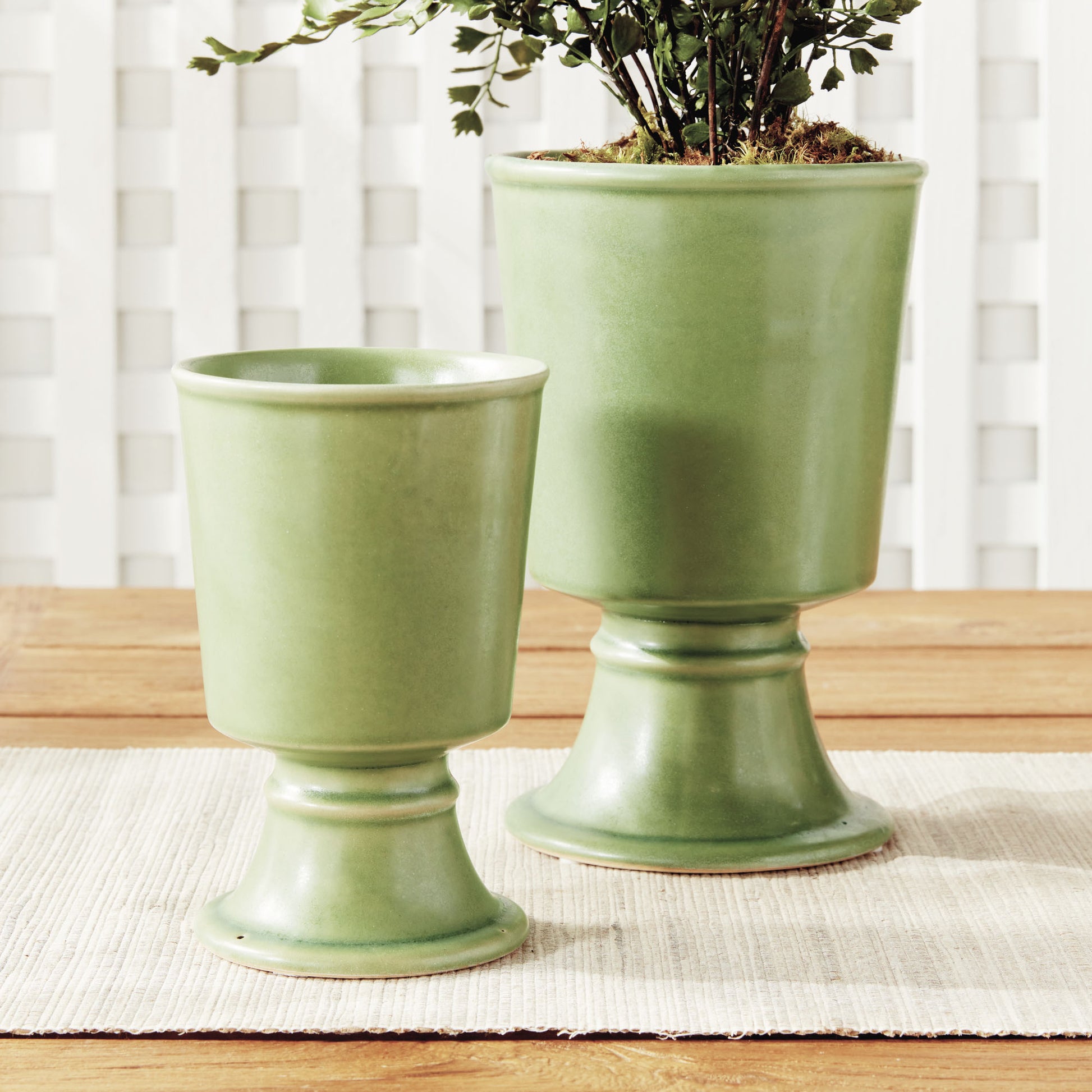 Footed stoneware green cachepots (set of 2) - stylish home accent (Image5).
