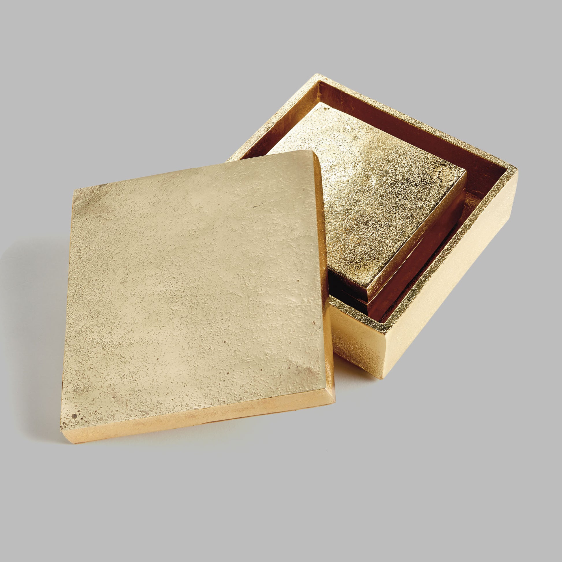 Gold aluminum lidded boxes (set of 2) - stylish home accent (Image3).