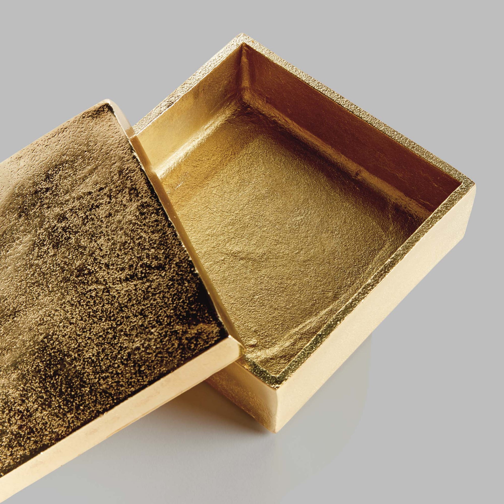 Gold aluminum lidded boxes (set of 2) - stylish home accent (Image4).