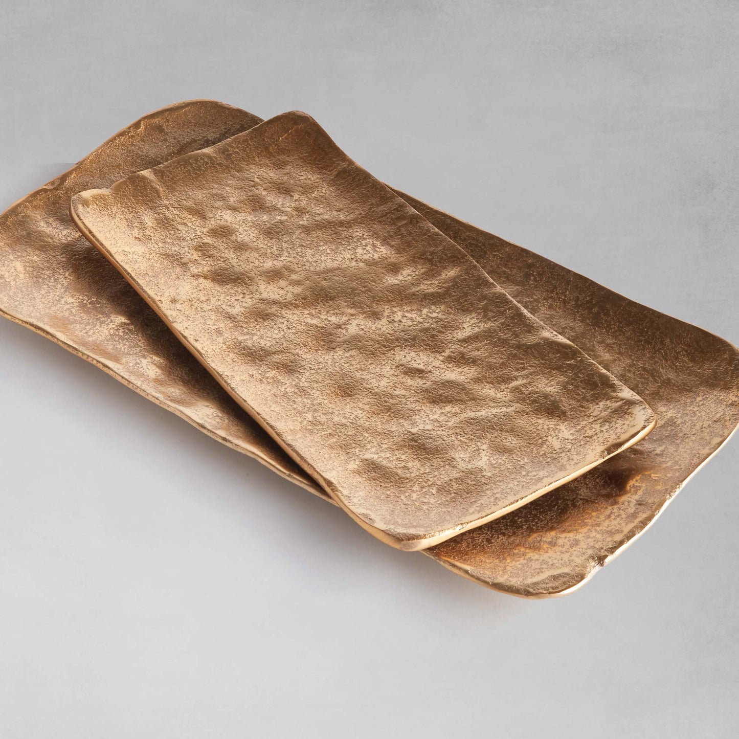Gold aluminum rectangular trays (set of 2) - stylish home accent (Image3).