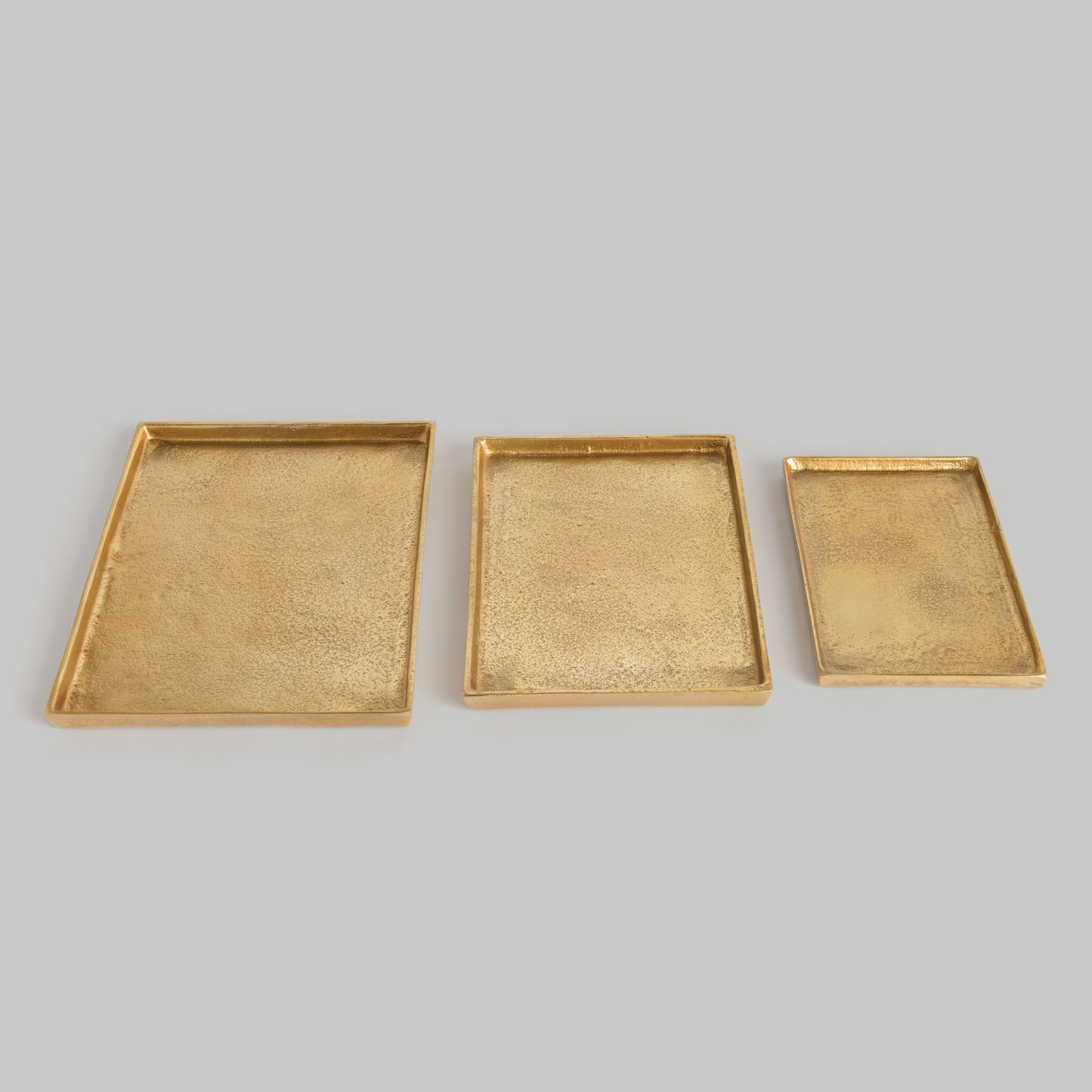 Gold rectangular decorative trays (set of 3) - stylish home accent (Image2).