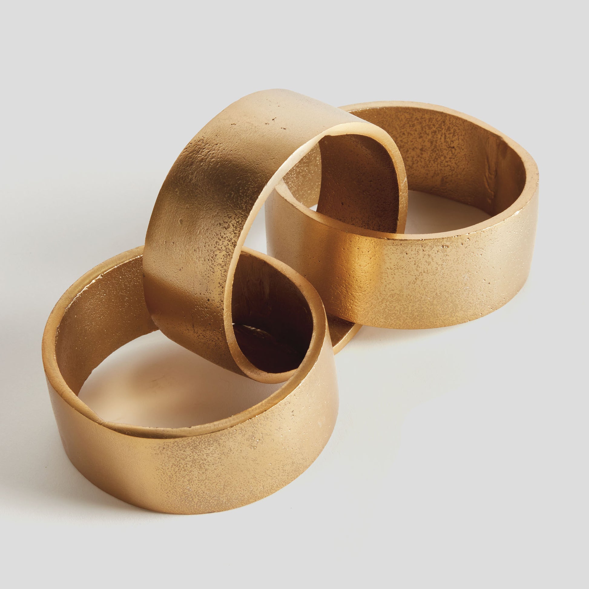 Gold round chain sculpture - stylish home accent (Image2).