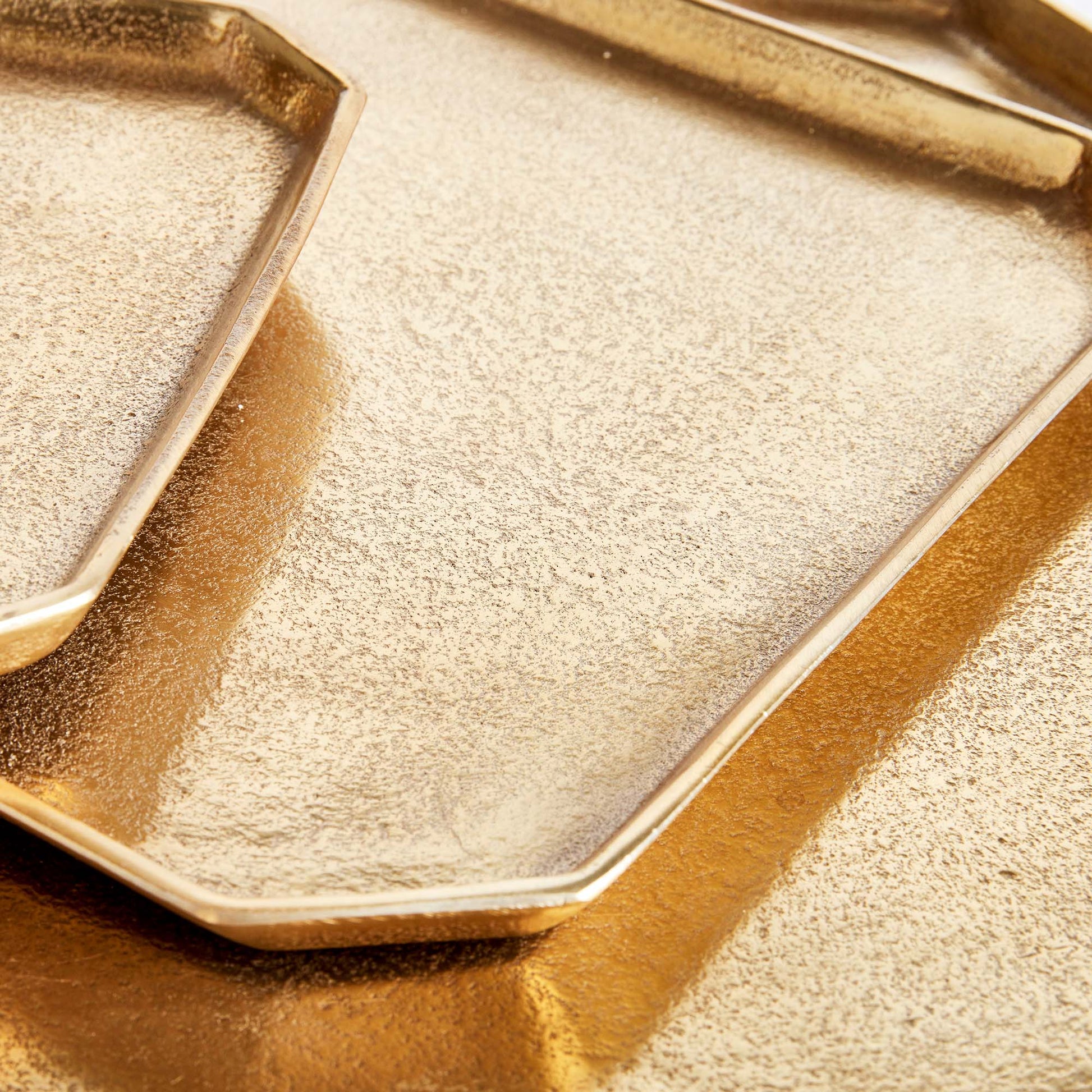 Gold square serving trays (set of 3) - stylish home accent (Image3).