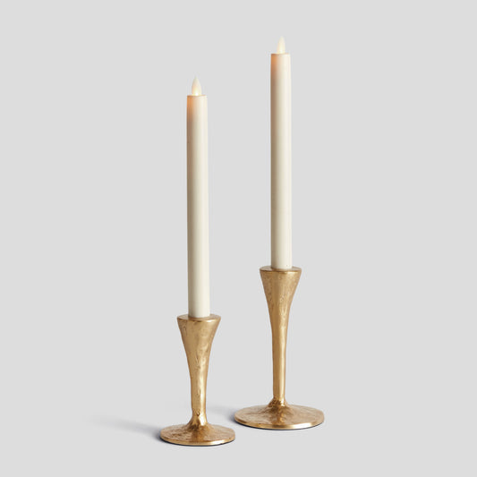 Gold textured aluminum taper holders (set of 2) - stylish home accent (Image4).