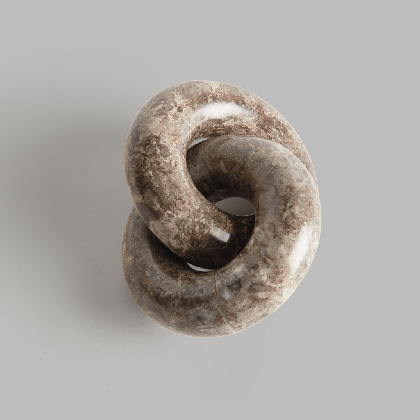 Gray marble linked rings sculpture - stylish home accent (Image3).