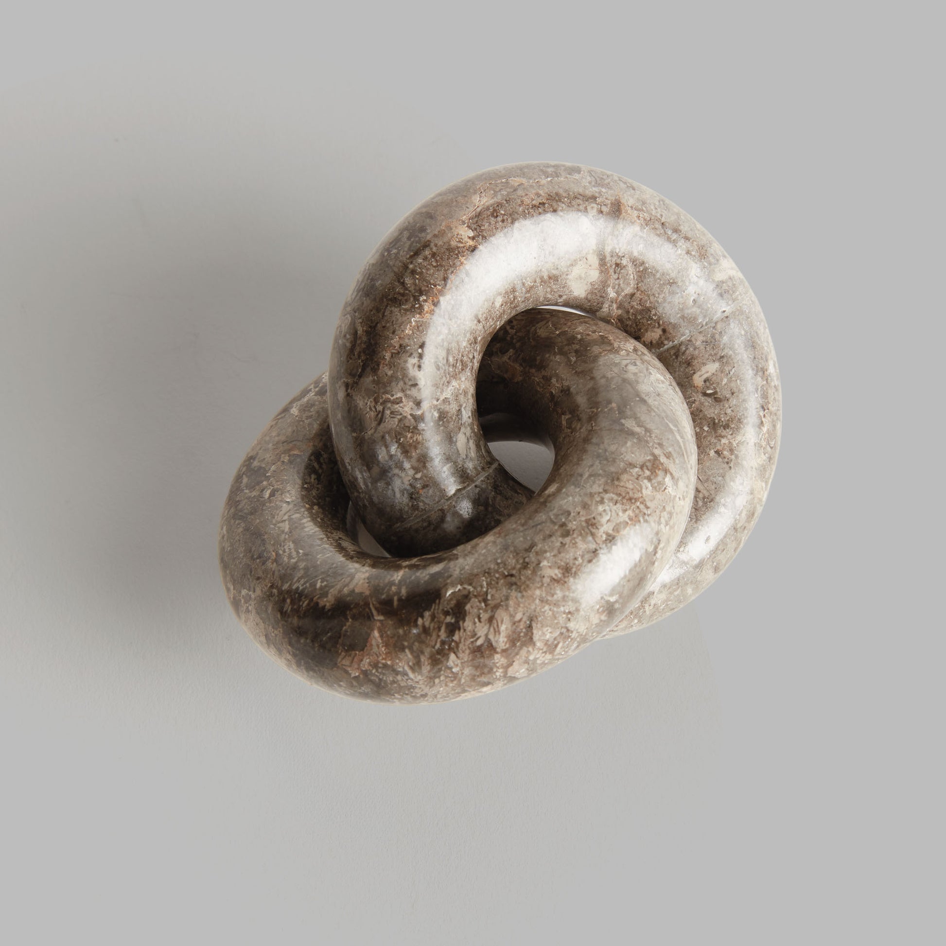 Gray marble linked rings sculpture - stylish home accent (Image4).