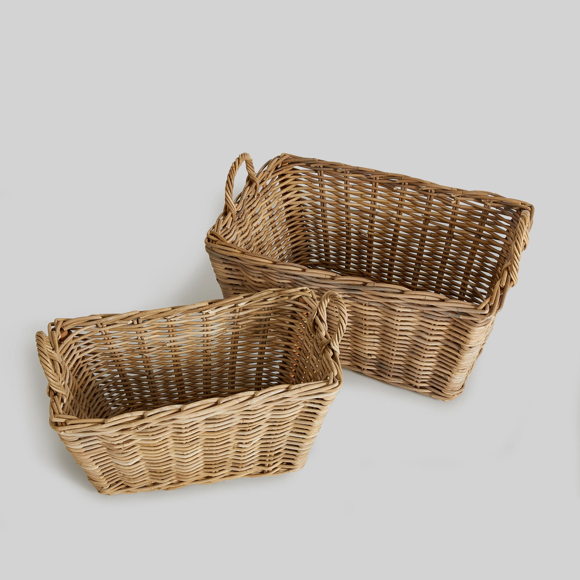 Gray rattan laundry baskets (set of 2) - stylish home accent (Image2).
