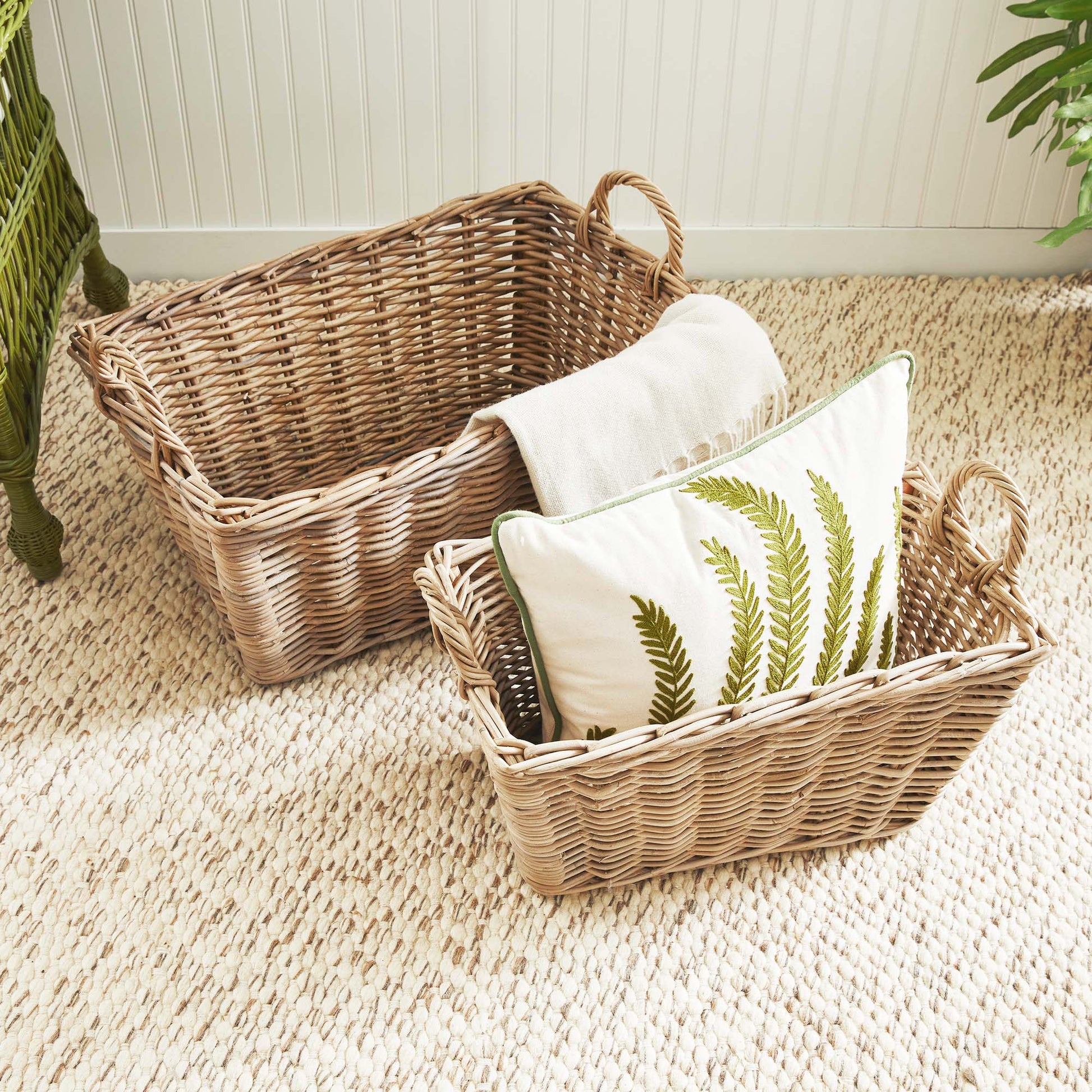 Gray rattan laundry baskets (set of 2) - stylish home accent (Image4).