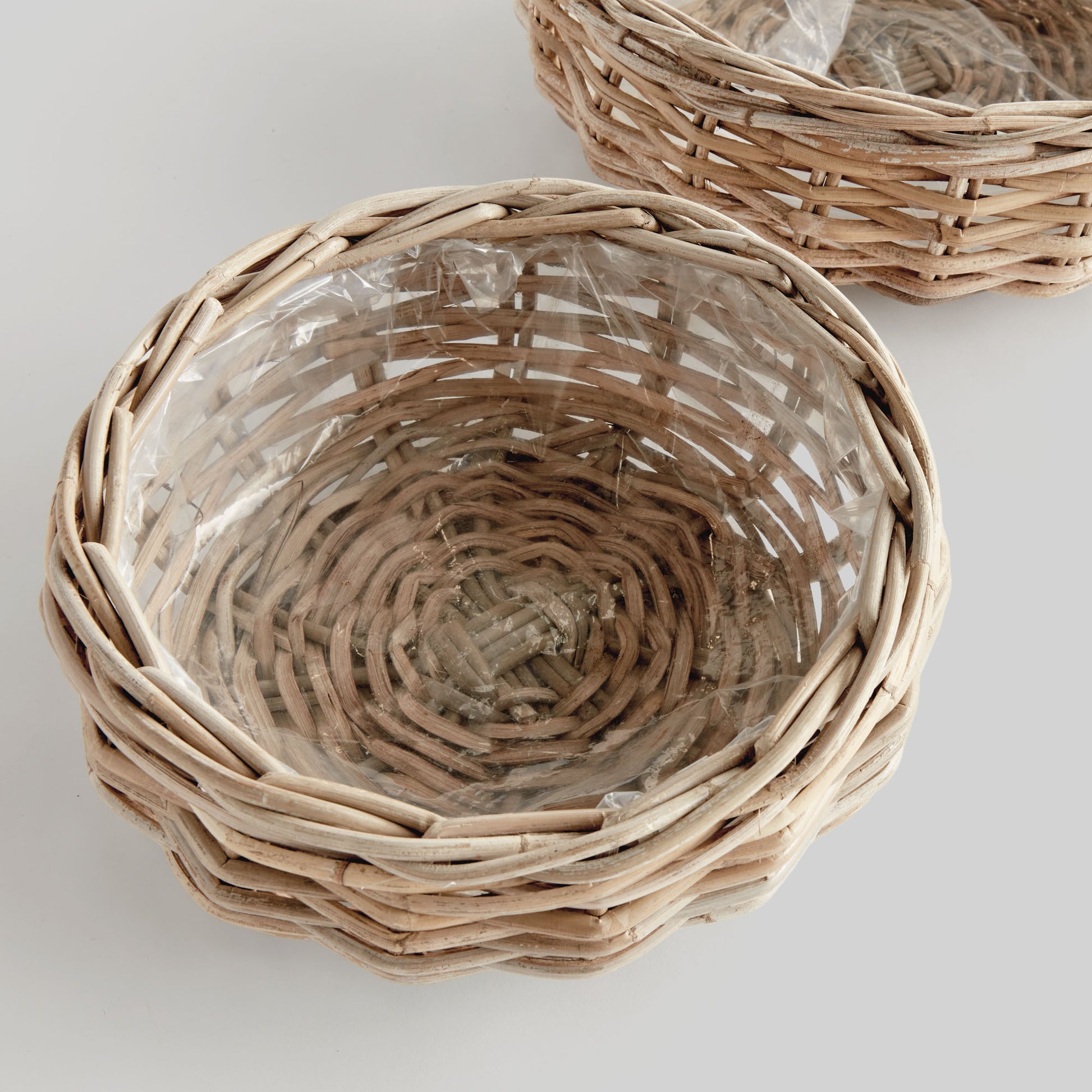 Gray rattan low basket planters (set of 2) - stylish home accent (Image2).