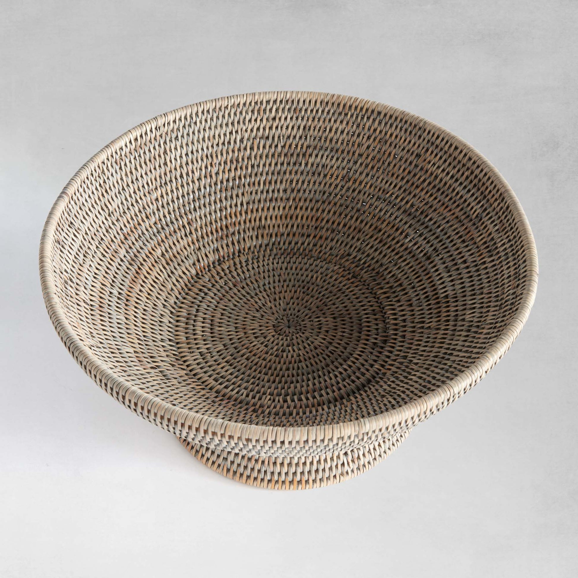 Graywash rattan offering bowl 16 inch - stylish home accent (Image4).