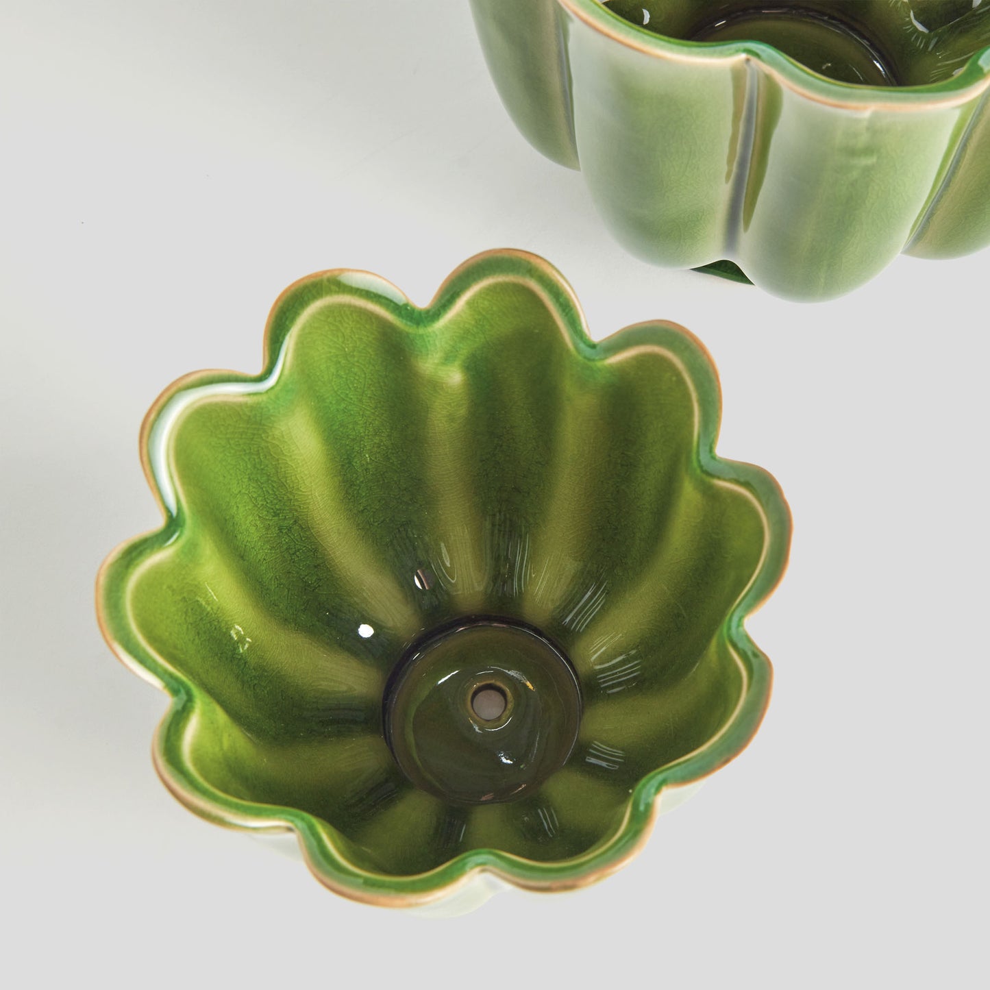 Green reactive glaze ceramic pots (set of 2) - stylish home accent (Image2).
