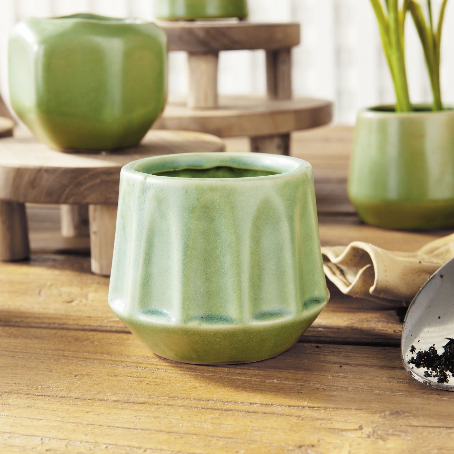 Green stoneware mini cachepots (set of 6) - stylish home accent (Image5).
